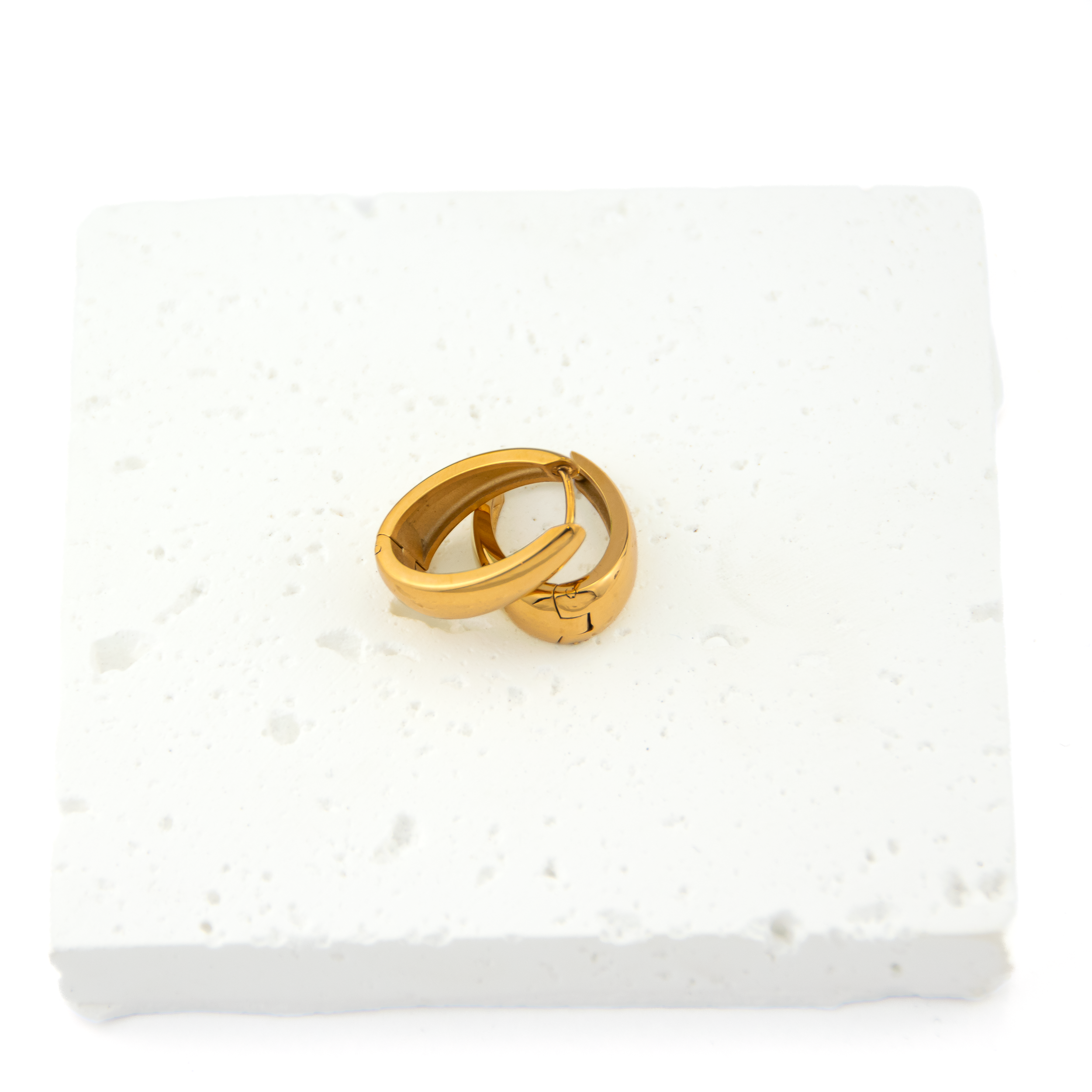 Lily_Gold_Earrings_3
