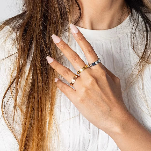 Love Band Gold Ring