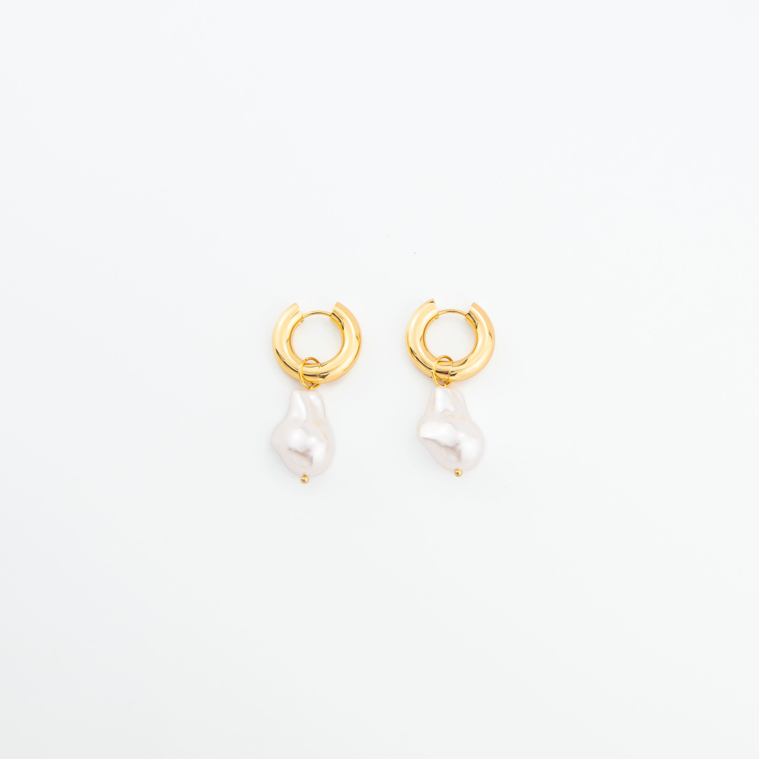 Rhea_Gold_Earrings_1