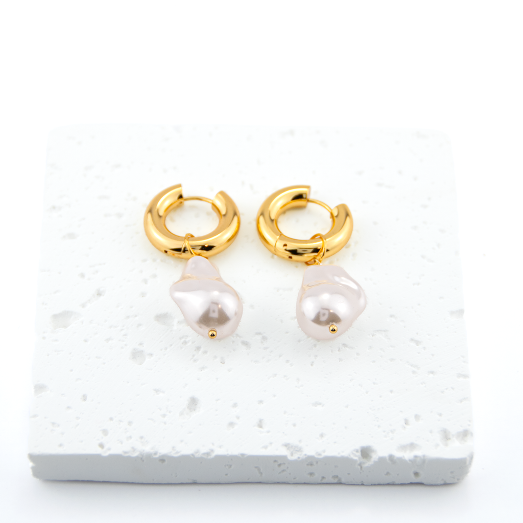 Rhea_Gold_Earrings_2