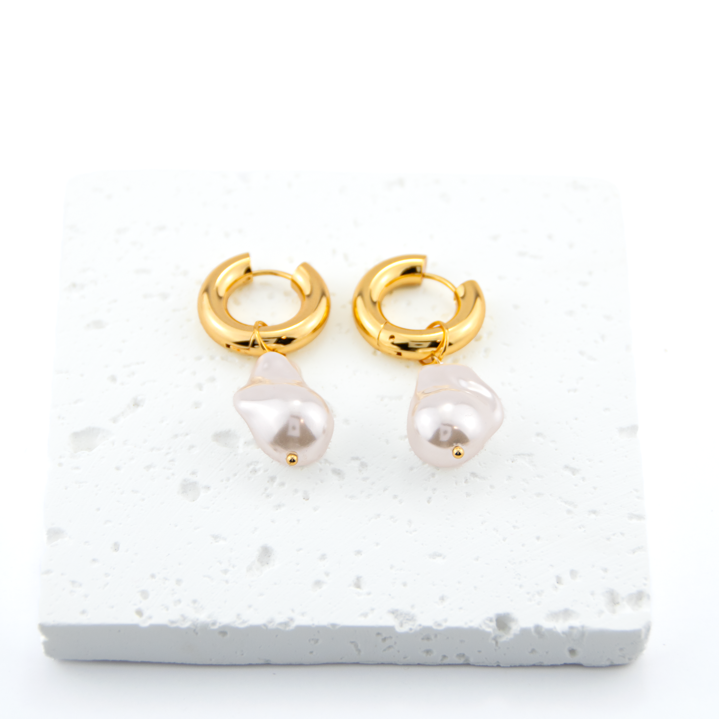 Rhea_Gold_Earrings_2
