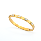 Zara_Gold_White_Bracelet_1

Gold bracelet with embedded stones on a white background